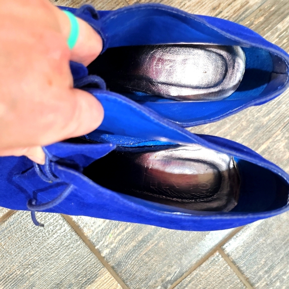 Blue Wedge - Picture 3 of 9